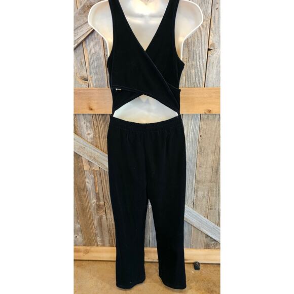 Pg collections ginger bort (PETITE) CK MEASURMENTS Velour velvet jumpsuit
Romper - Picture 3 of 9